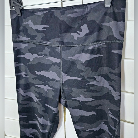 ATHLETA ULTIMATE 7/8 TIGHT WORKOUT LEGGINGS - Picture 2 of 14